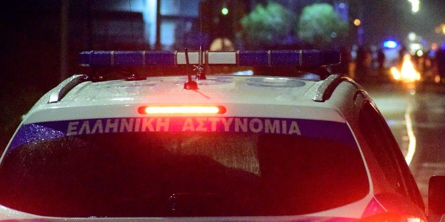 Επεισόδια στα Μέγαρα: Ρομά πυροβολήσαν με καραμπίνες – Τέσσερις τραυματίες αστυνομικοί